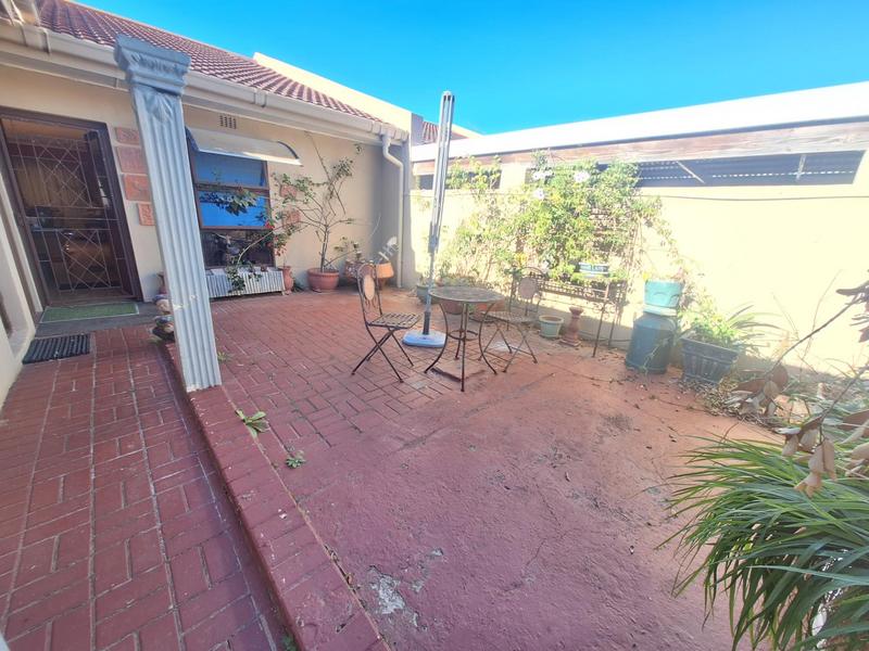 2 Bedroom Property for Sale in Hartenbos Western Cape